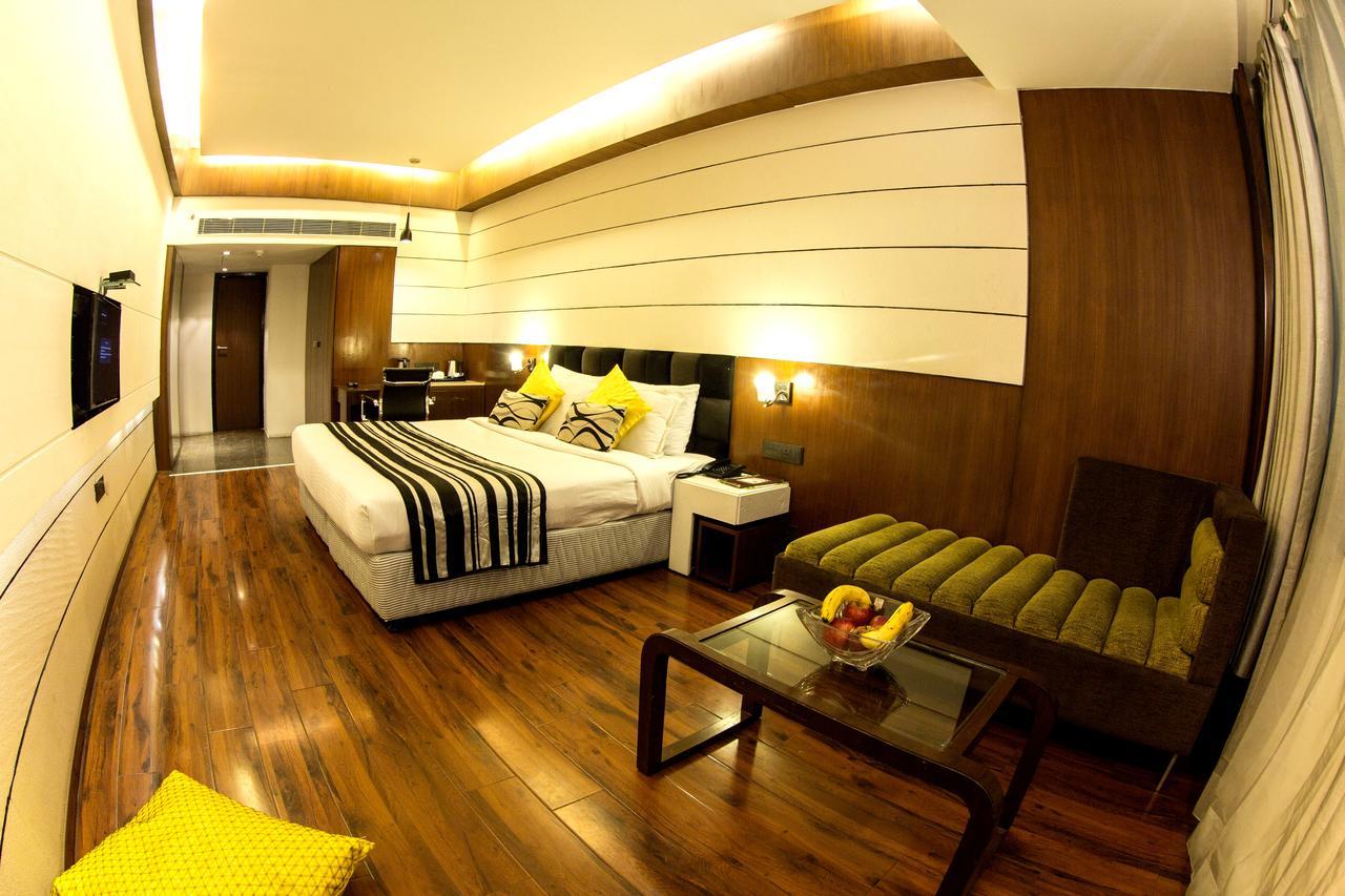 Hotel Gk International Chandīgarh Exterior foto