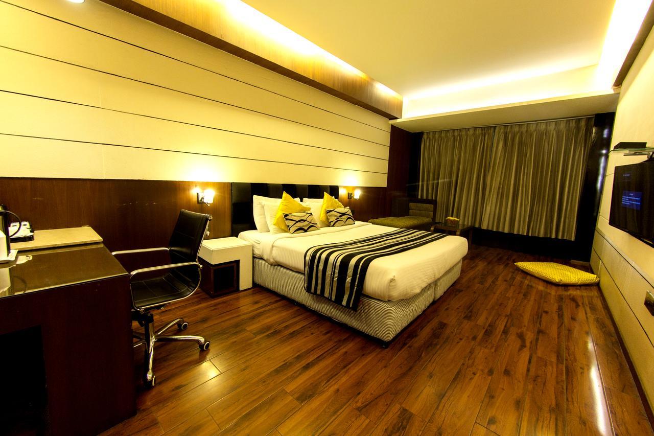 Hotel Gk International Chandīgarh Exterior foto